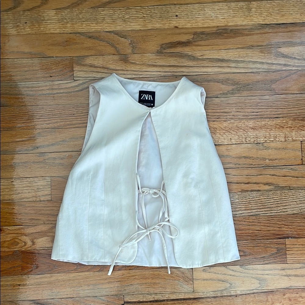 Zara Women's Ivory Sleeveless Top